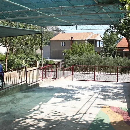 And With Parking Space Gradac, Makarska - 6819 Guest house Gradac (Split-Dalmatia)