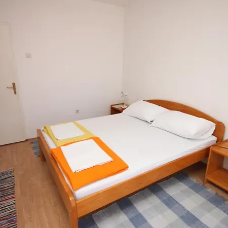Guest house And With Parking Space Gradac, Makarska - 6819 Gradac (Split-Dalmatia)